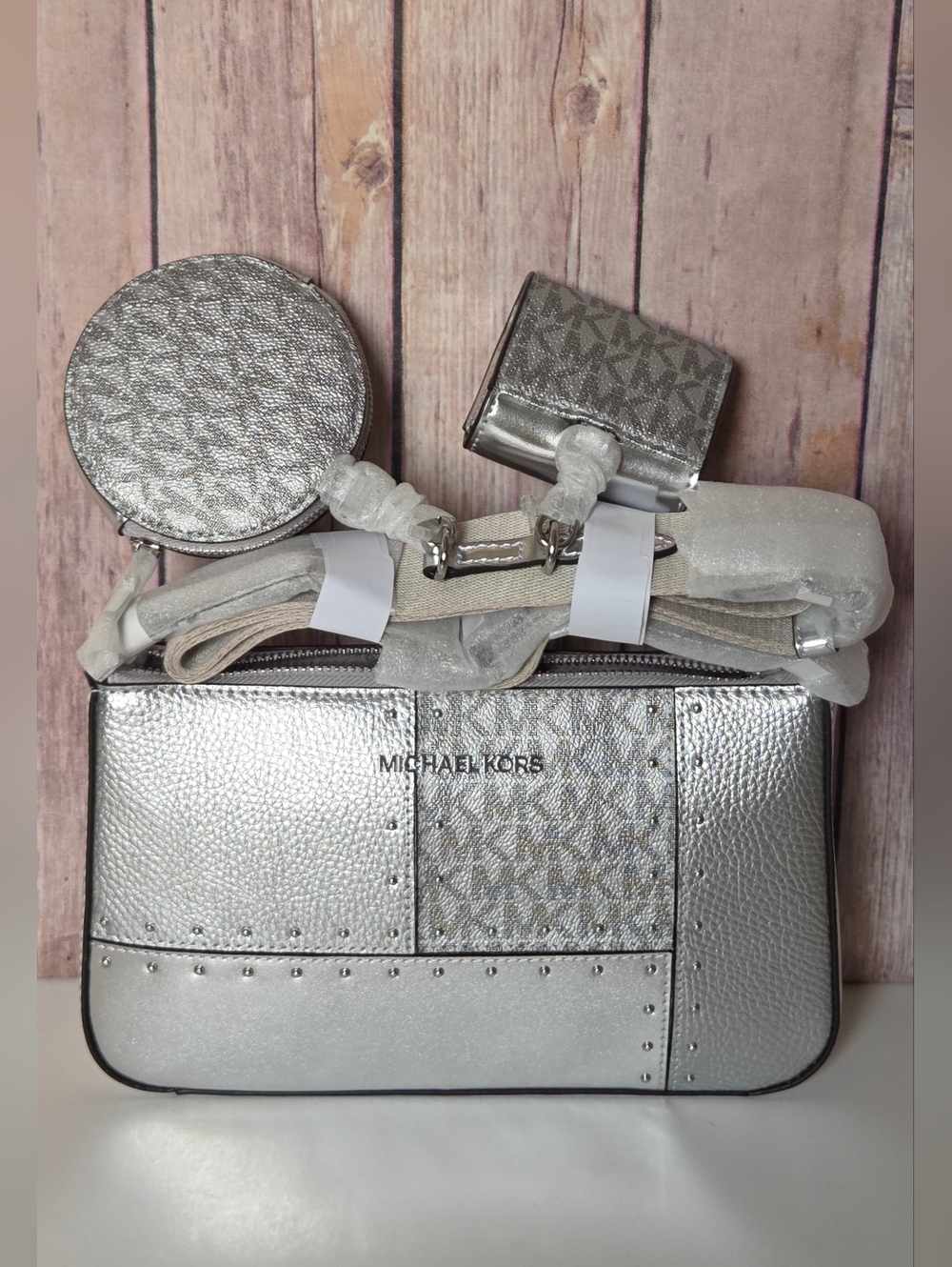 MICHAEL Michael Kors Metallic Crossbody Bag with Round Pouch & Ipod Case NWT - Picture 6 of 16